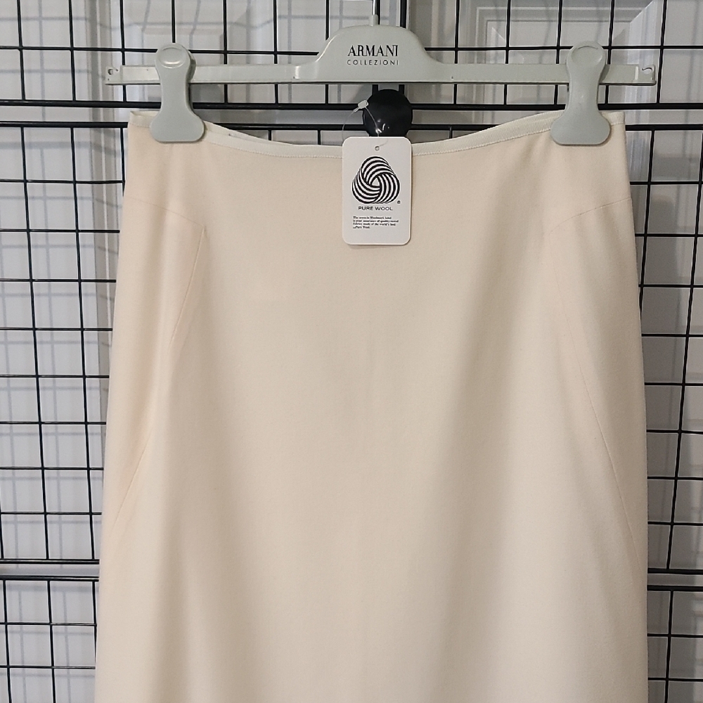 New. Elegant Wool Maxi Skirt. Italy